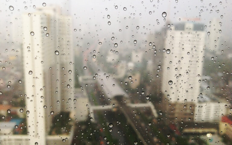 ulewy-woda-opadowa-deszcz-zielen-miejska-1